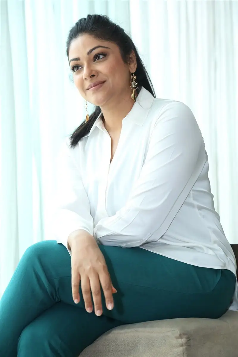 Abhirami at Maharaja in White Shirt Blue Jeans